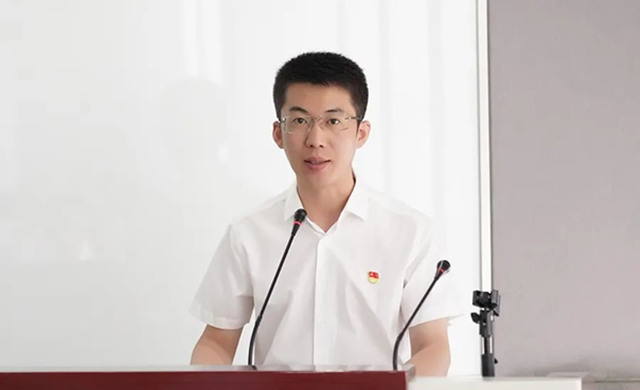 黨委委員、紀(jì)委書記楊明來(lái)作黨建工作匯報(bào).jpg